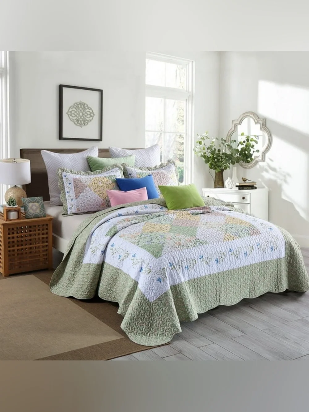 Floral Patchwork Green and White queen 3 piece Quilted Bedding Set